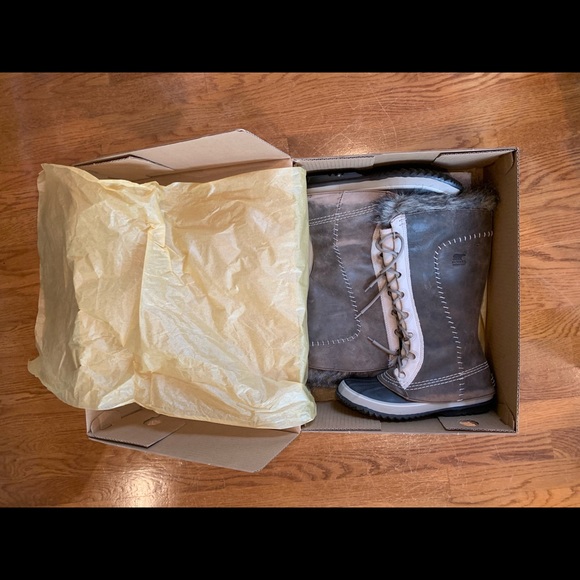 Sorel Cate the Great boots. Size 8. Never worn. Brand new in box. - Picture 5 of 9